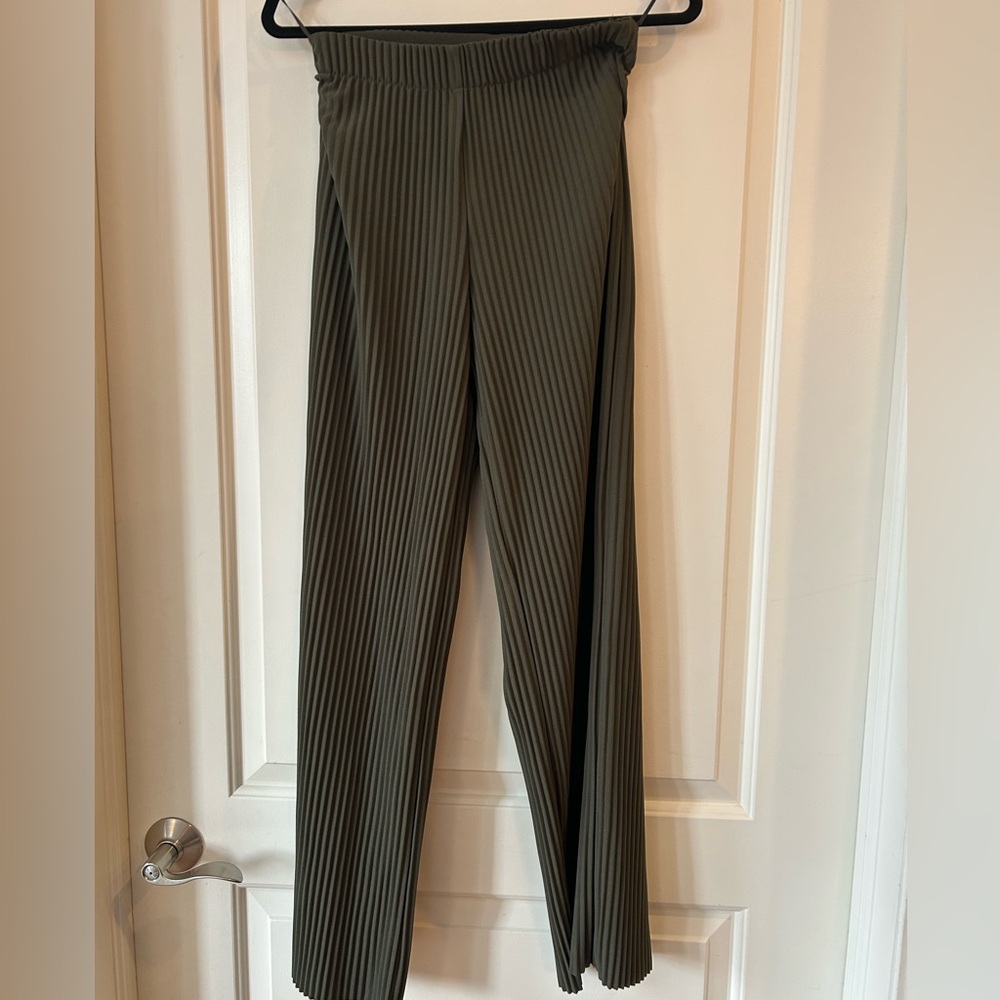 Aritzia Babaton Pleated Pants XS Olive Green High Rise Wide Leg